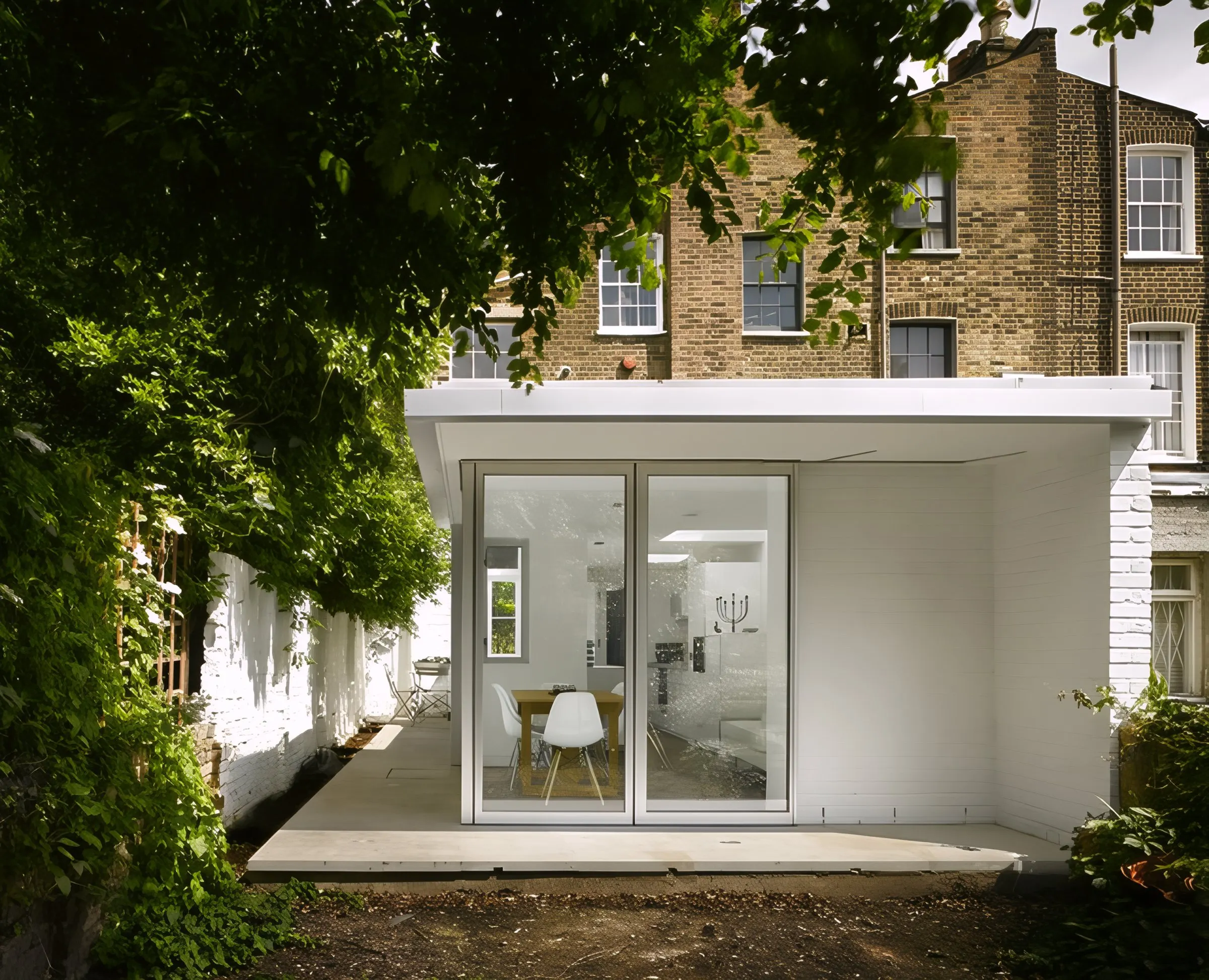 Buckingham Road rear extension with cantilevered roof and glass doors closed