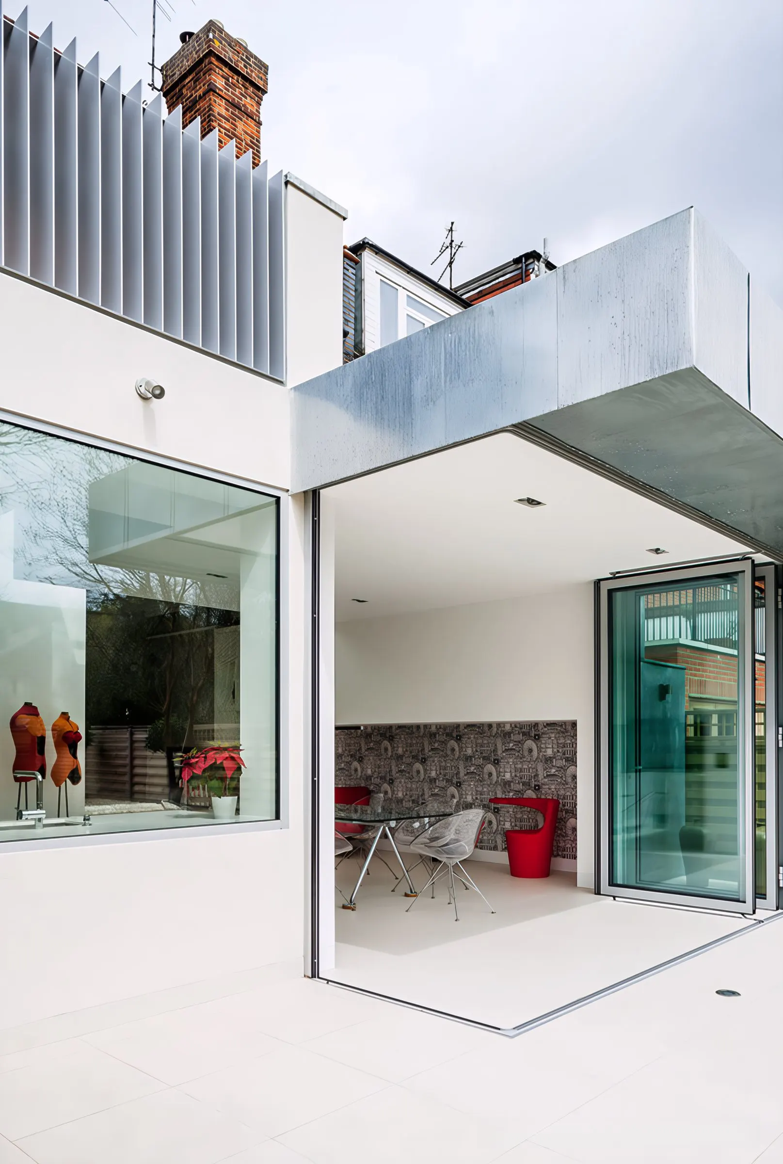 Extension corner with the glazing fully open