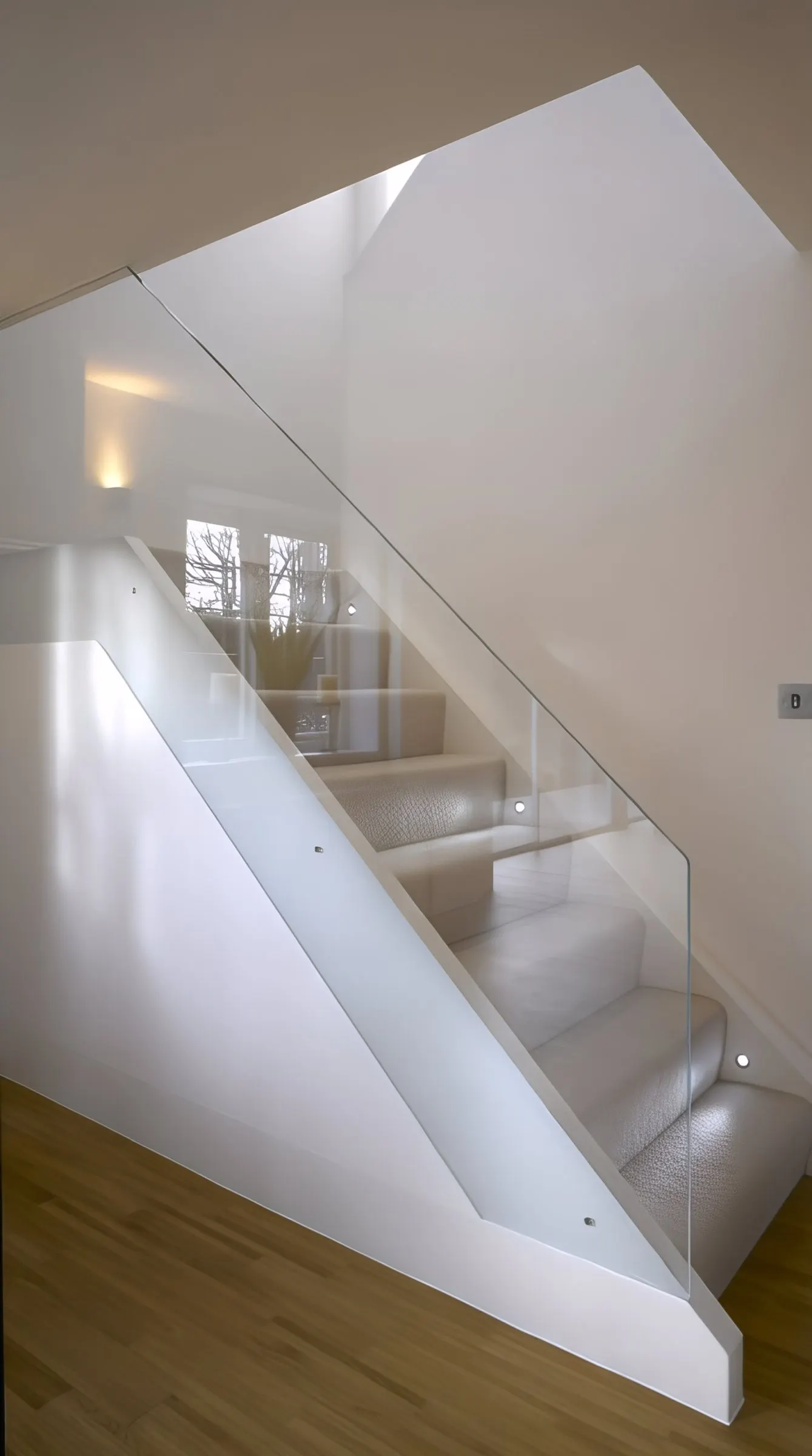 Staircase with frameless glass balustrade