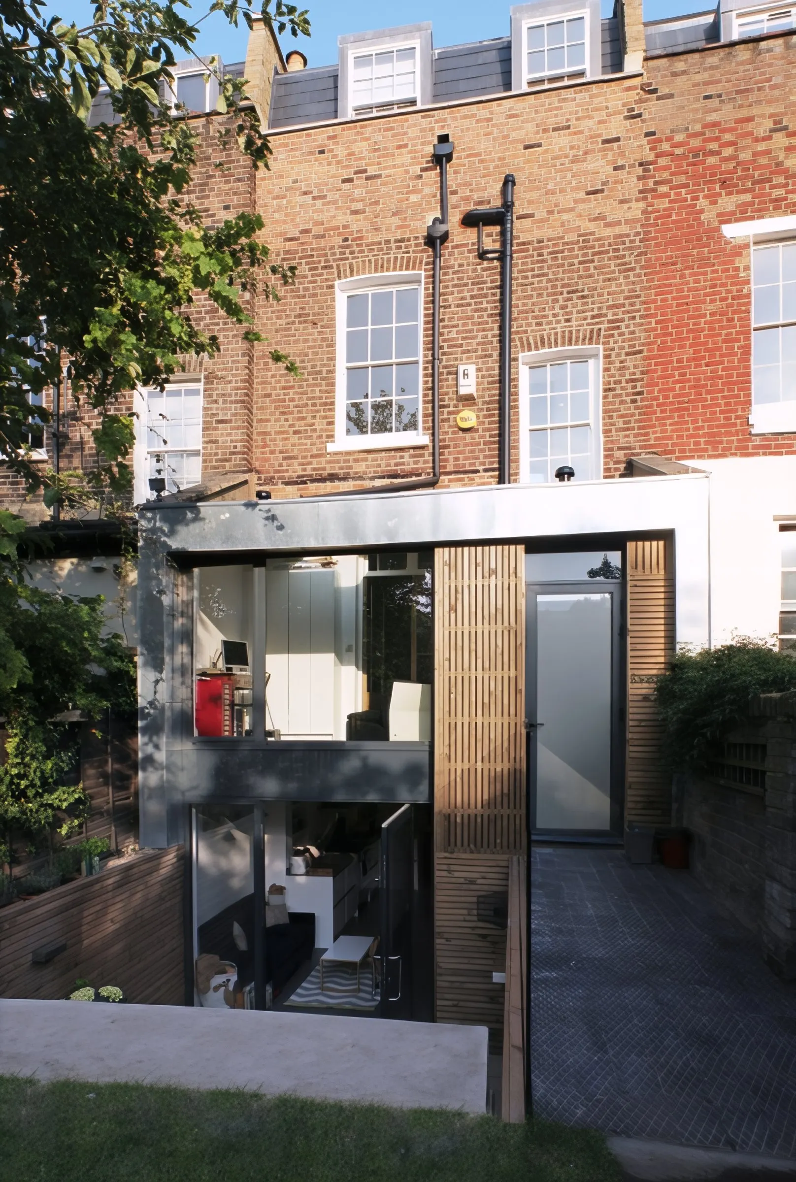 Rear façade of the terraced house after remodelling